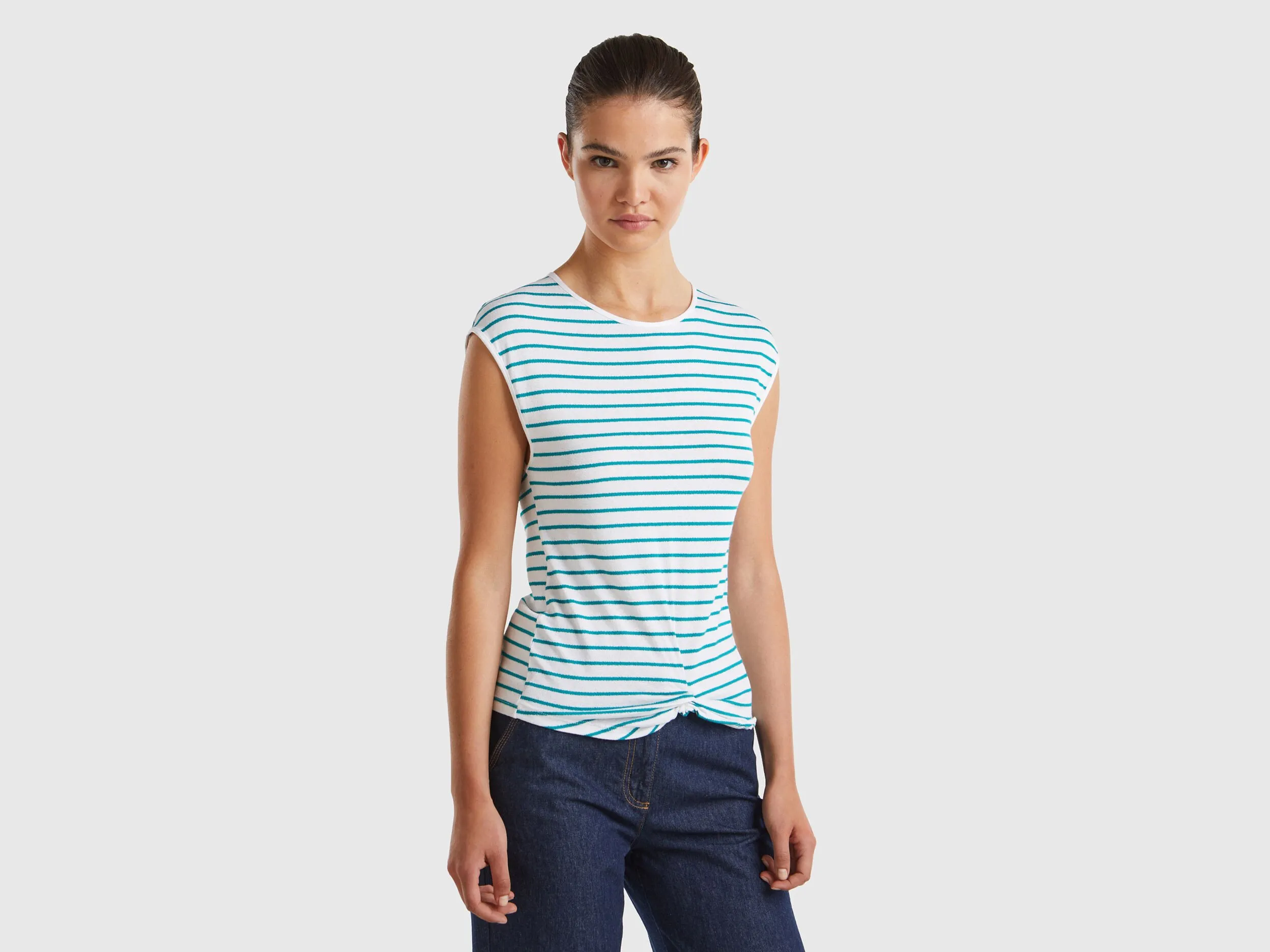 Camiseta de rayas con nudo